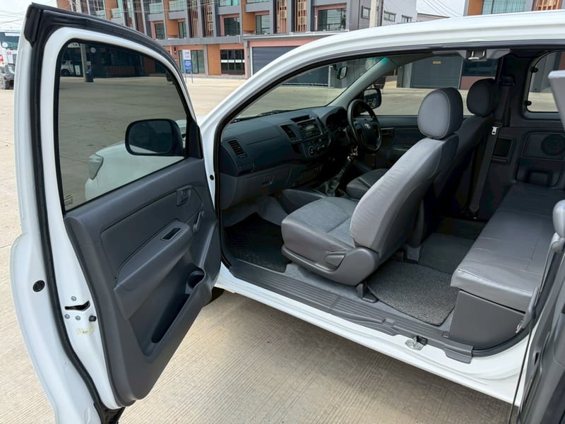 Toyota Vigo Champ 2.5 Smart Cab 2013 Toyota Vigo Champ 2.5 Smart Cab 2013