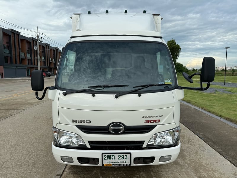 HINO XZU 300แรงม้า รถบรรทุก 4ล้อ ตู้แห้ง ปี2018 เลขไมล์ 83,042 กม.