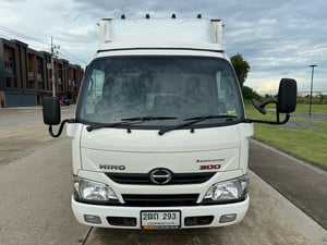 HINO XZU 300แรงม้า รถบรรทุก 4ล้อ ตู้แห้ง ปี2018 เลขไมล์ 83,042 กม.