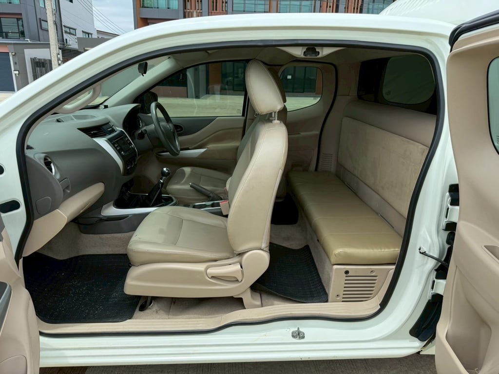 Nissan Navara NP300 king-cab 