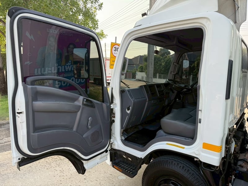 ISUZU NMR 130แรงม้า รถบรรทุก 6ล้อ กระบะเหล็ก ปี2009 ISUZU NMR 130แรงม้า รถบรรทุก 6ล้อ กระบะเหล็ก ปี2009