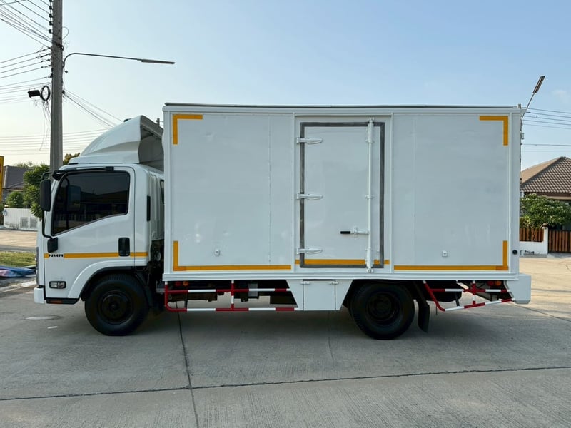 ISUZU NMR 130แรงม้า รถบรรทุก 6ล้อ กระบะเหล็ก ปี2009 ISUZU NMR 130แรงม้า รถบรรทุก 6ล้อ กระบะเหล็ก ปี2009