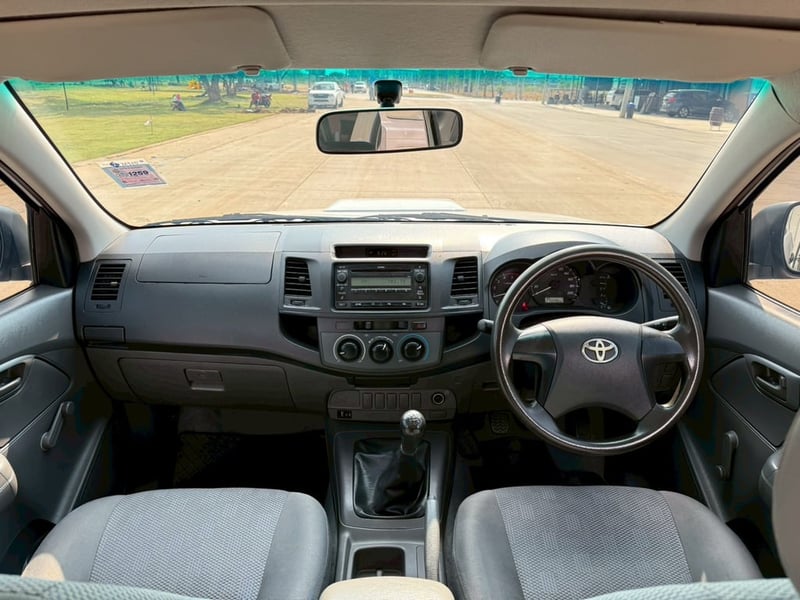 Toyota Vigo หน้าแซมป์ 2.5cc 2013 Toyota Vigo หน้าแซมป์ 2.5cc 2013