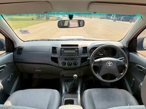 Toyota Vigo หน้าแซมป์ 2.5cc 2013 Toyota Vigo หน้าแซมป์ 2.5cc 2013