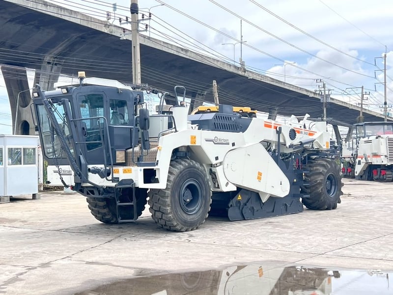 รถกัดล้อยาง Wirtgen WR2400 y2008 (ไม่เคยใช้งานในไทย เอกสารนำเข้าครบ)