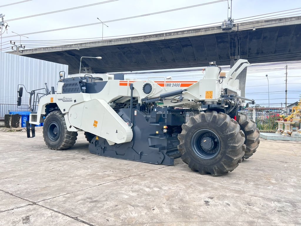 รถกัดล้อยาง Wirtgen WR2400 y2008 (ไม่เคยใช้งานในไทย เอกสารนำเข้าครบ) รถกัดล้อยาง Wirtgen WR2400 y2008 (ไม่เคยใช้งานในไทย เอกสารนำเข้าครบ)