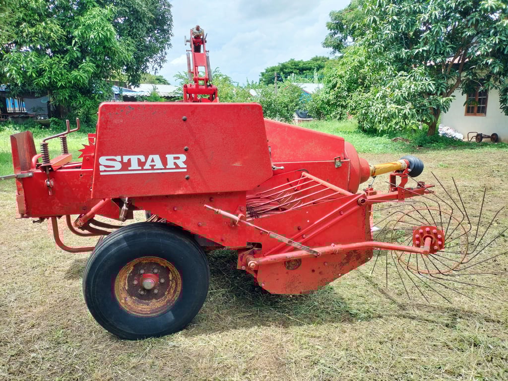 เครื่องอัดฟาง Star 1000 เก่าญี่ปุ่น เครื่องอัดฟาง Star 1000 เก่าญี่ปุ่น