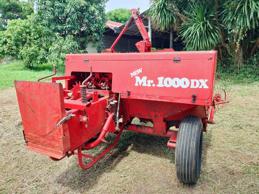 เครื่องอัดฟาง Star 1000 เก่าญี่ปุ่น เครื่องอัดฟาง Star 1000 เก่าญี่ปุ่น