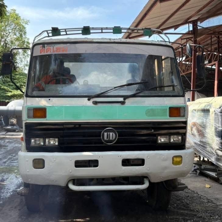 #ขายถูกด่วน 299,000  รถโม่ปูน 10 ล้อ 2 เพลา โม่ปูน 7Q Nissan Cwm430-230 แรง  -หัวบางเดิม ภายในครบ  -ยางดี แชสชีพอใช้   -เครื่อง PE6-230 แรง  -เอกสารเล่มทะเบียนพร้อมโอน สนใจติดต่อได้ครับ 090-772-3710 090-772-3708