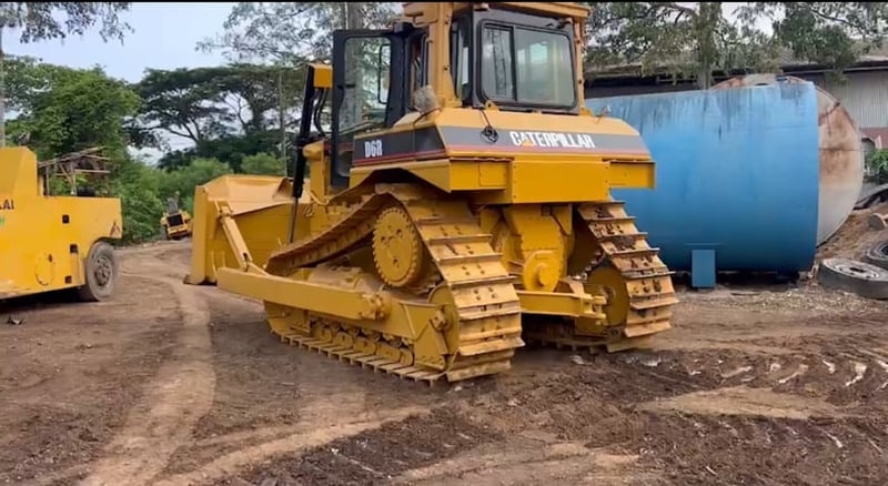 ขาย 1,500,000 รถแทรคเตอร์ เล่มทะเบียน CATERPILLAR D 6 R ตรวจเช็คระบบเรียบร้อย ด้วยอะไหล่แท้เมโท รถสวยพร้อมใช้งานเล่มทะเบียนพร้อมโอน  