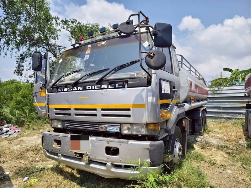 ขาย 480,000 รถบรรทุกของเหลว 10 ล้อ NISSAN CW66P  2 เพลา เครื่อง 290 แรง เครื่องดี เกียร์ดี คัทซีสวย ยางดี 