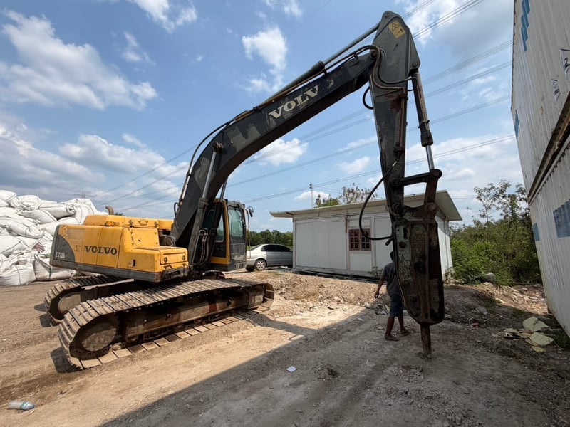 ขาย 650,000 รถแบคโฮติดหัวเจาะ VOLVO EC210B PRIME เล่มทะเบียน พร้อมหัวเจาะ ไฟฟ้าครบ เครื่องดี ปั้มแรง เอวดีช่วงล่างสวย สภาพพร้อมใช้งาน จดทะเบียนปี 63 