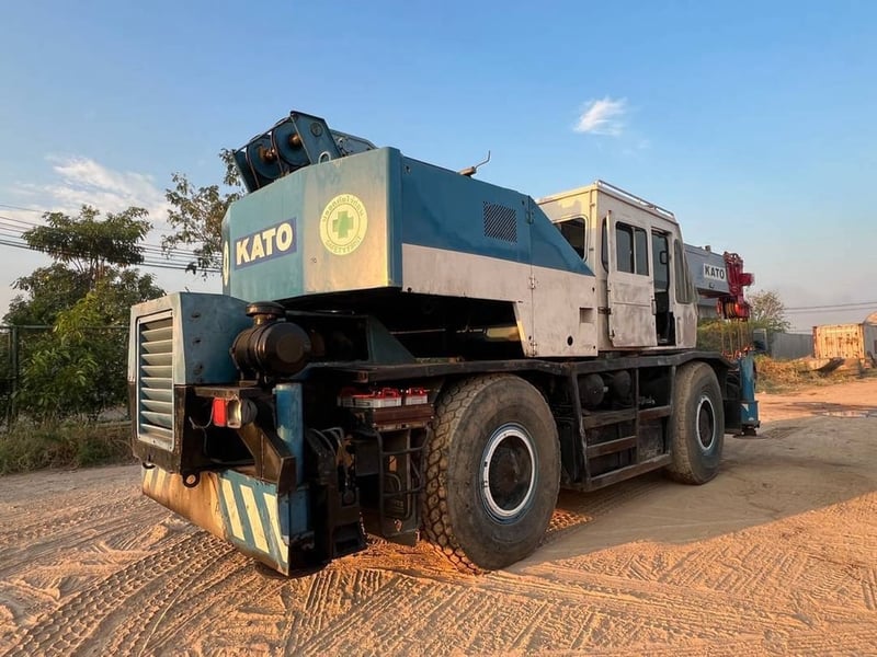 ขาย 550,000 รถเครน 4 ล้อ 25 ตัน KATO  เล่มทะเบียน เครื่องดี ปอกเครนสวย ยางดี เอกสารพร้อมโอน 