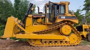 ขาย 1,500,000 รถแทรคเตอร์ เล่มทะเบียน CATERPILLAR D 6 R ตรวจเช็คระบบเรียบร้อย ด้วยอะไหล่แท้เมโท รถสวยพร้อมใช้งานเล่มทะเบียนพร้อมโอน  