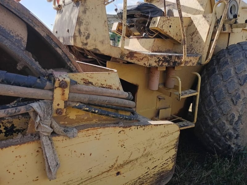 ขาย 595,000 รถบด 10 ตัน SAKAI 2 เพลา 2 เปลือกเรียบหุ้มหนาม เครื่องดีปั้มสั่นแรง เอวแน่น ยางดร รถพร้อมใช้ เล่มทะเบียนพร้อมโอน 