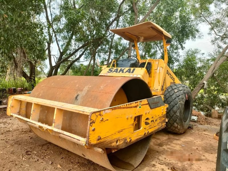 ขาย 1,130,000 รถบด สั่นสะเทือน 10 ตัน SAKAI SV520D รถบดอัดสั่นสะเทือน ล้อเหล็ก ( เรียบ )SAKAI SV520 D ปี 58 เครื่องยนต์ ISUZU 4 สูบ 112 แรง 2 เพลา  ทำงาน 6,××× ชม.