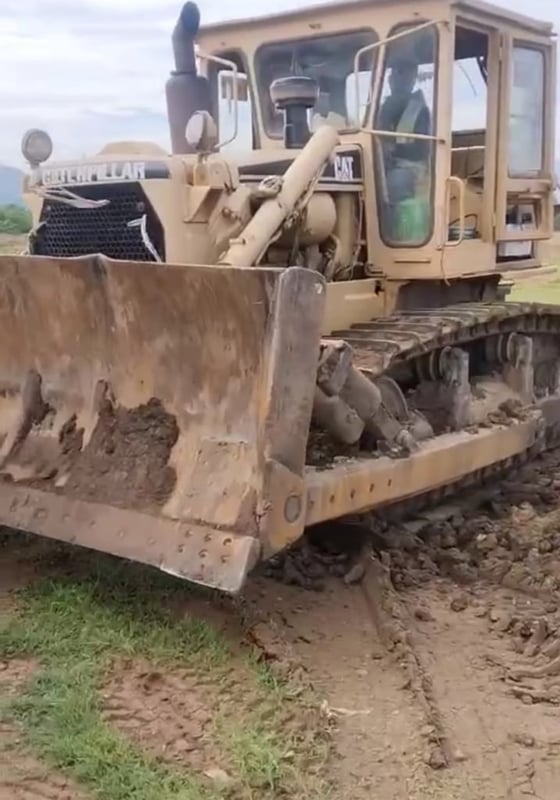 ขาย 950,000 รถแทรคเตอร์ เล่มทะเบียน 140 แรง CAT D 6 D เครื่องดี เกียร์แรง ช่วงล่างสวย รถพร้อมใช้งาน เล่มทะเบียนพร้อมโอน ขาย 950,000 รถแทรคเตอร์ เล่มทะเบียน 140 แรง CAT D 6 D เครื่องดี เกียร์แรง ช่วงล่างสวย รถพร้อมใช้งาน เล่มทะเบียนพร้อมโอน