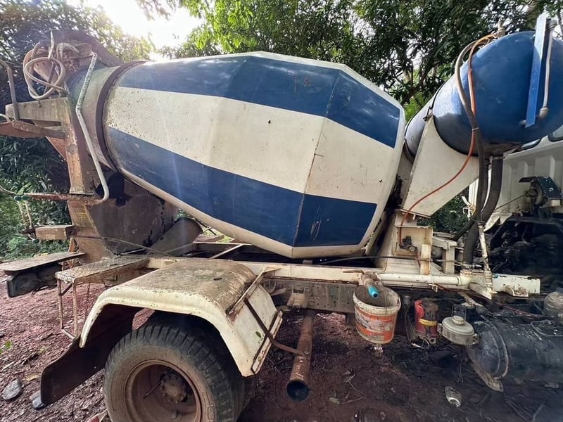 #ขายถูก 275,000 รถ 6 ล้อโม่นอก 2.5 คิว Hino FD3H  เครื่อง JO8C-210 แรง ยาง 8.25 ขอบ 16 เอกสารเล่มทะเบียนพร้อมโอน 