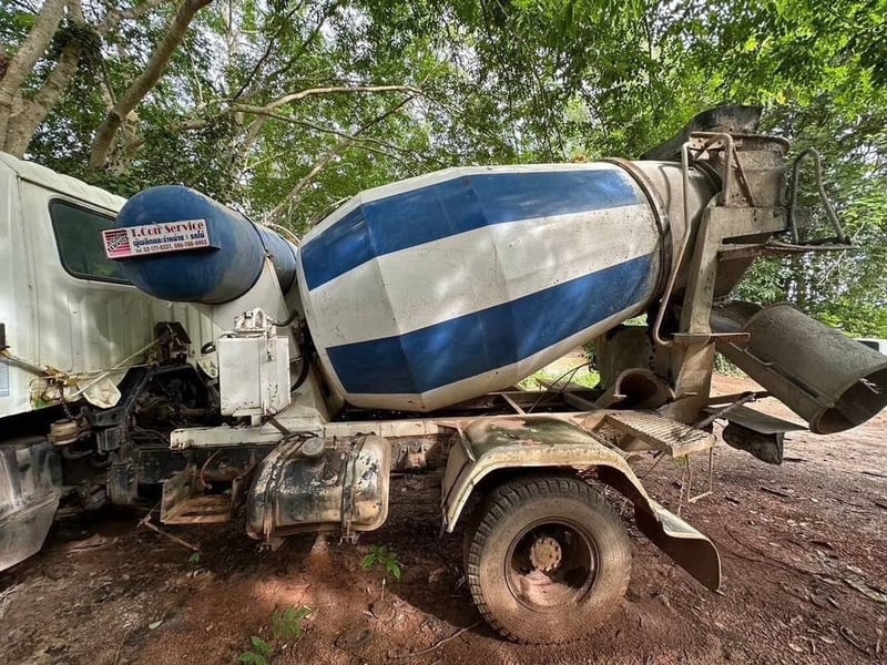 #ขายถูก 275,000 รถ 6 ล้อโม่นอก 2.5 คิว Hino FD3H  เครื่อง JO8C-210 แรง ยาง 8.25 ขอบ 16 เอกสารเล่มทะเบียนพร้อมโอน 