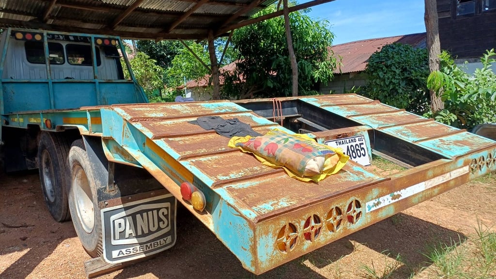 HINO FM รถบรรทุก 10ล้อ โลว์เบด กึ่งพ่วงชานต่ำ ปี2000 HINO FM รถบรรทุก 10ล้อ โลว์เบด กึ่งพ่วงชานต่ำ ปี2000