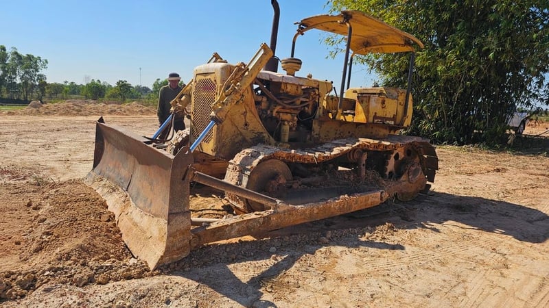 ขาย 195,000 รถแทรคเตอร์ CAT D 5 เครื่องดี เกียร์ตัดแรง ช่วงล่างดี