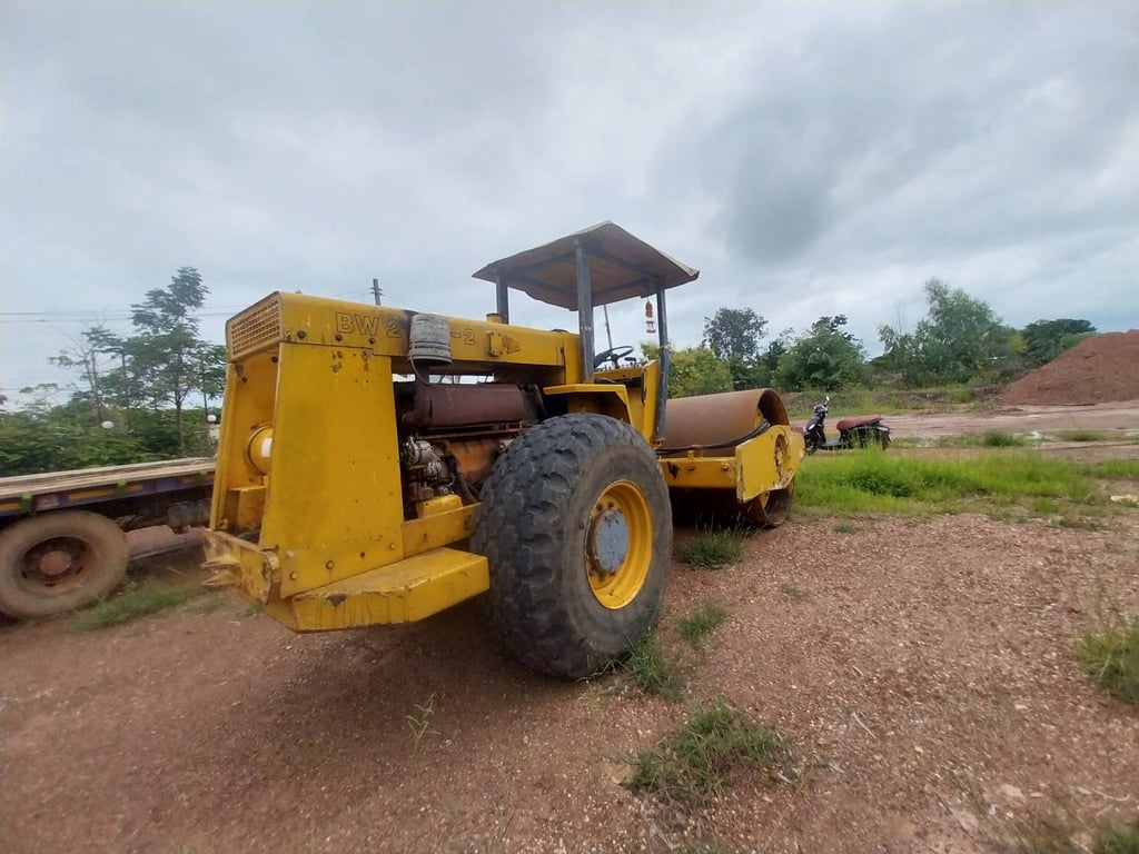 ขาย 335,000 รถบด 10 ตัน BOMAG 212D-2 เครื่องดี 2 เพลา ปั้มสั่นแรง เอวแน่น ยางดี ขาย 335,000 รถบด 10 ตัน BOMAG 212D-2 เครื่องดี 2 เพลา ปั้มสั่นแรง เอวแน่น ยางดี