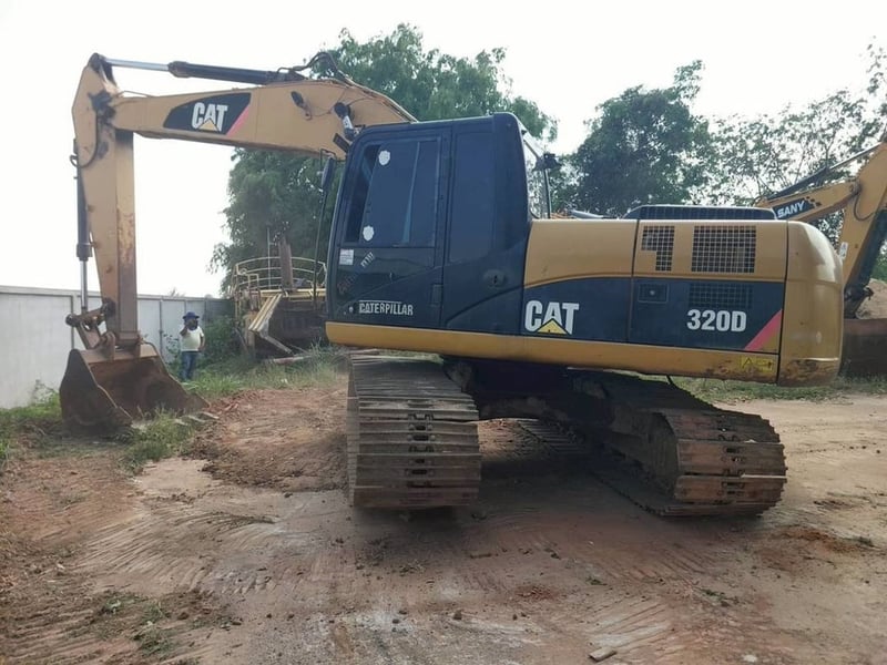 ขาย 490,000 CAT 320 D เล่มทะเบียน ไฟฟ้าครบ เครื่องดี ปั่มแรง เอวแน่น ช่วงล่างสวย 