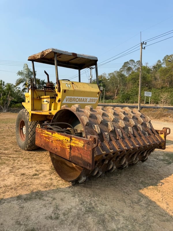 ขาย 275,000 บดสั่นสะเทือน 10 ตัน  วายโบแมค 2000 W1102 D  2 เพลา เปลือกหนาม 