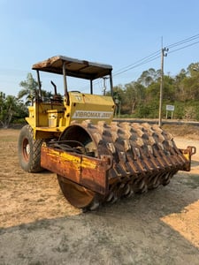 ขาย 275,000 บดสั่นสะเทือน 10 ตัน  วายโบแมค 2000 W1102 D  2 เพลา เปลือกหนาม 