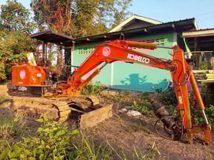 #ขายถูก  155,000 KOBELCO SK027 พร้อมสาลี่ลากรถ    รถขุด KOBELCO ( SK027 )เครื่อง+ปั๊มดี แรง ได้ปุ้งกี๋ หัวเจาะ ใบดัน โซ่ช่วงล่างดี พร้อมสาลี่  2 เพลา