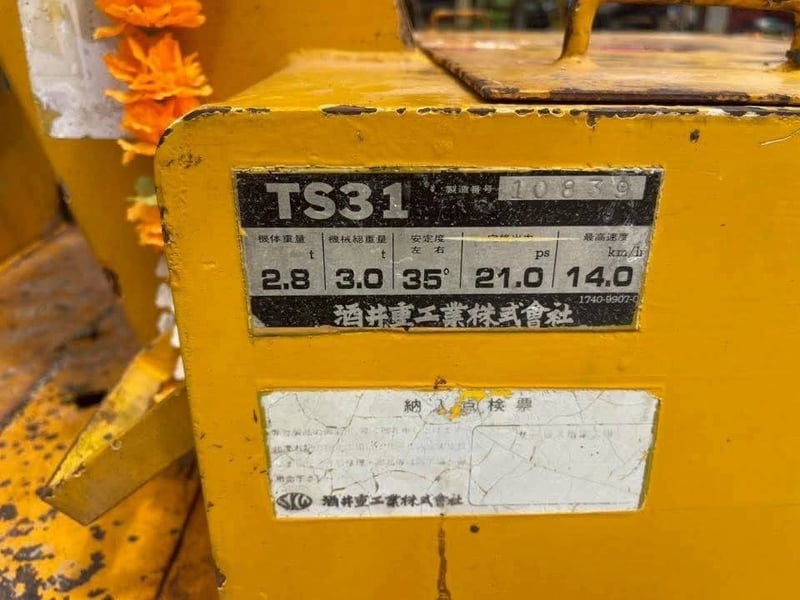 #ขายถูก 145,000 รถบด Sakai TS31 • น้ำหนักตัวเครื่อง: 2.8 ตัน • น้ำหนักรวม: 3.0 ตัน • กำลังเครื่องยนต์: 21.0 แรงม้า 