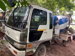 #ขายถูก 275,000 รถ 6 ล้อโม่นอก 2.5 คิว Hino FD3H  เครื่อง JO8C-210 แรง ยาง 8.25 ขอบ 16 เอกสารเล่มทะเบียนพร้อมโอน 