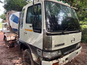 #ขายถูก 275,000 รถ 6 ล้อโม่นอก 2.5 คิว Hino FD3H  เครื่อง JO8C-210 แรง ยาง 8.25 ขอบ 16 เอกสารเล่มทะเบียนพร้อมโอน 