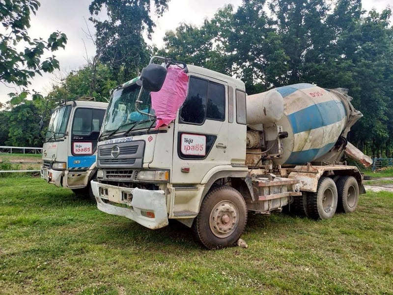 #ขายถูก รถโม่ปูน HINO PROFAI 2 คัน แยกได้ยกคู่ราคาพิเศษ เครื่อง p11 c 1 คัน โม่ 6 คิว โม่ตรง เครื่อง k 13 d 1 คัน โม่ 7 คิวโม่ตรง  เครื่องดีคัสซีสวยพร้อมใช้งาน 