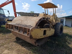 ขาย 595,000 รถบด 10 ตัน SAKAI 2 เพลา 2 เปลือกเรียบหุ้มหนาม เครื่องดีปั้มสั่นแรง เอวแน่น ยางดร รถพร้อมใช้ เล่มทะเบียนพร้อมโอน 