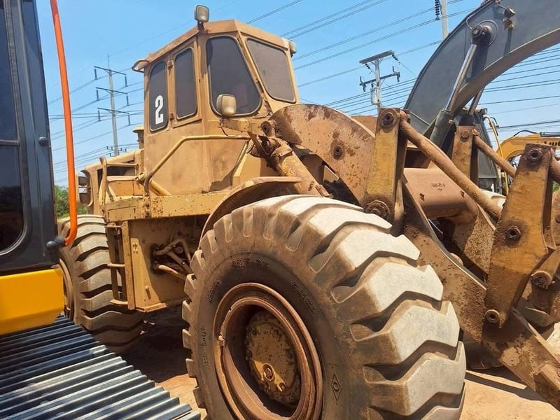 ขายถูก 380,000 รถตักล้อยาง  CAT 966C มี 2 คัน    รถตักล้อยาง CAT 966C เครื่องยนต์ CAT 3306