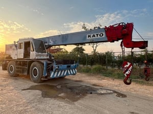 ขาย 550,000 รถเครน 4 ล้อ 25 ตัน KATO  เล่มทะเบียน เครื่องดี ปอกเครนสวย ยางดี เอกสารพร้อมโอน 