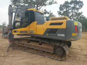 สวยราคาถูก ขวัญใจ VOLVO EC 220 DLไฟฟ้าครบ เครื่องดี ปั้มแรง เอวแน่น ช่วงล่างสวย เล่มทะเบียน