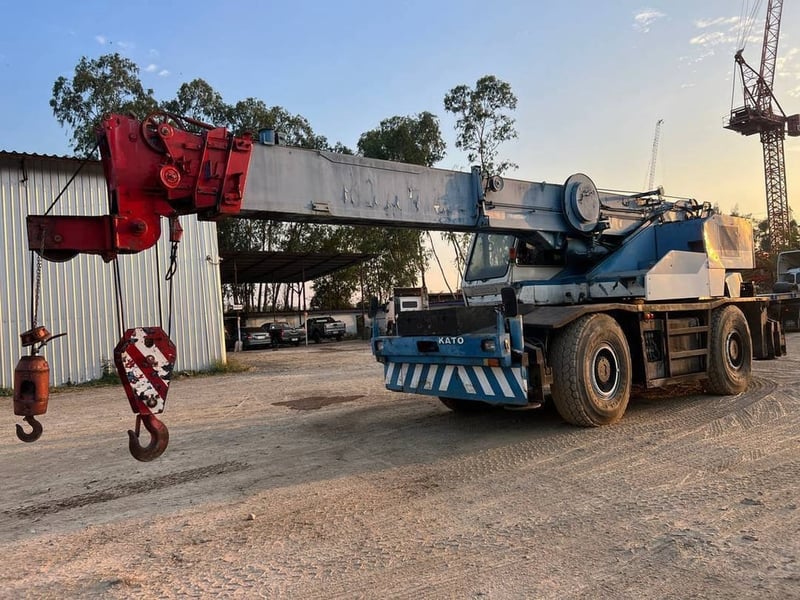 ขาย 550,000 รถเครน 4 ล้อ 25 ตัน KATO  เล่มทะเบียน เครื่องดี ปอกเครนสวย ยางดี เอกสารพร้อมโอน 