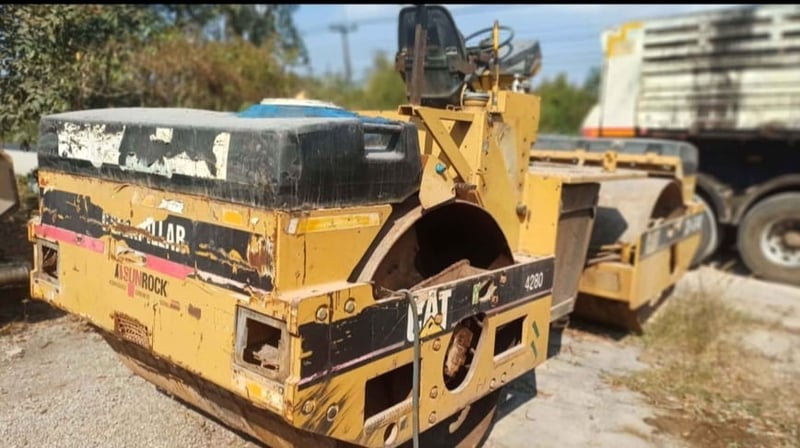 ขาย รถบด 5 ตัน เล่มทะเบียน break down CAT CB 534 b เครื่องดี ปั๊มสั่นแรง เอวแน่น