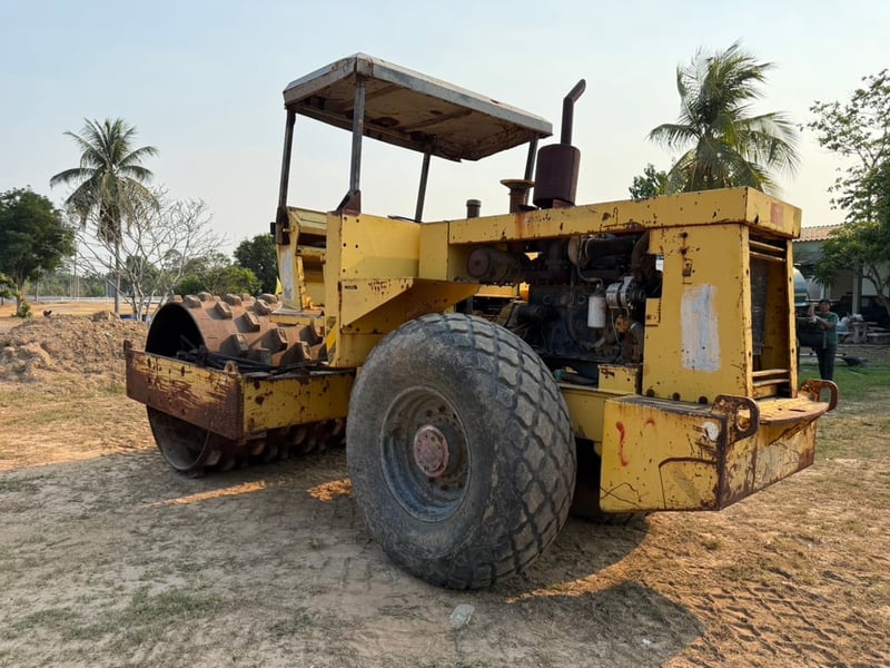 ขาย 275,000 บดสั่นสะเทือน 10 ตัน  วายโบแมค 2000 W1102 D  2 เพลา เปลือกหนาม 