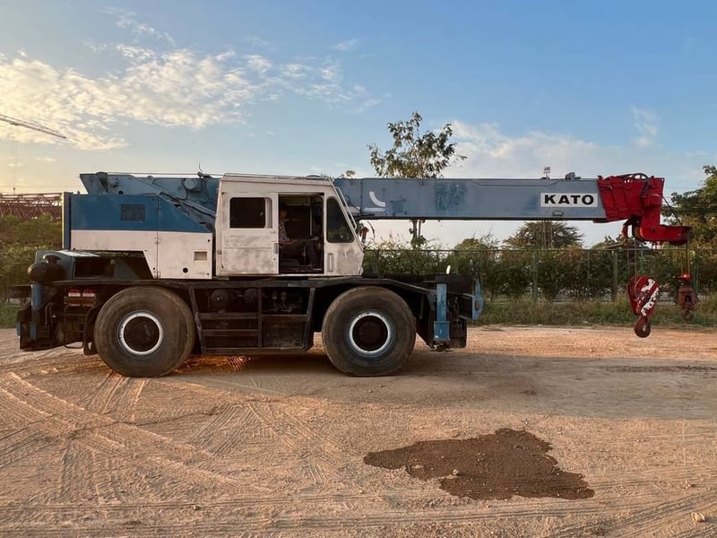 ขาย 550,000 รถเครน 4 ล้อ 25 ตัน KATO  เล่มทะเบียน เครื่องดี ปอกเครนสวย ยางดี เอกสารพร้อมโอน 