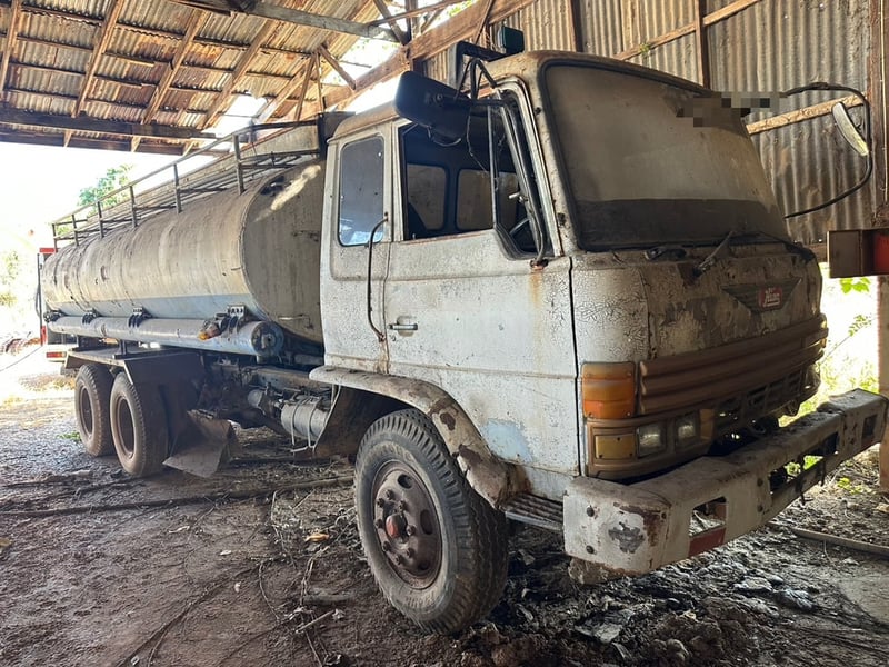 #ขายถูก 290,000 รถ 10 ล้อ บรรทุกน้ำ HINO FM 18 สโลกลาง 2 เพลา หัวบางแต่พื้นมีผุ เครื่องดี ครัชซีสวย ยางดี ถังน้ำเป็นถังน้ำมัน พร้อมปั้มดูด เล่มทะเบียน 