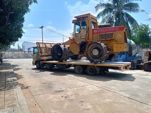 ขาย 750,000 รถ 4 ล้อตีนแกะ เล่มทะเบียน  DYNAPACT CR25 เครื่อง 220 แรงม้า รถสวยพร้อมใช้เล่มทะเบียนพร้อมโอน 