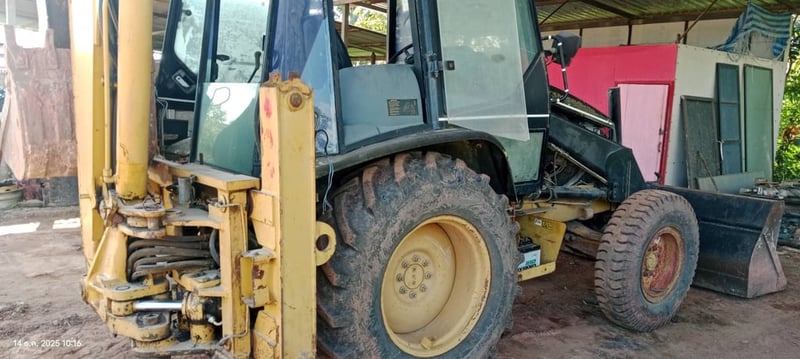 ขาย 195,000 รถหน้าตักหลังขุด CATERPILLAR 424 D 4X4 โฟวิล ขับเคลื่อน 4 ล้อ สภาพสวยพร้อมใช้งาน 