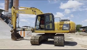 ขาย 485,000 KOMATSU pc 200-8 เล่มทะเบียน ไฟฟ้าครบ เครื่องดี ปั้มแรง เอวแน่น ช่วงล่างสวย รถพร้อมใช้งาน สนใจติดต่อได้ครับ 090-772-3710 090-772-3708