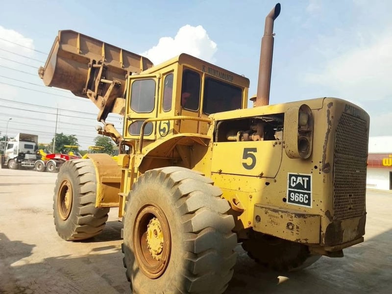 ขายถูก 380,000 รถตักล้อยาง  CAT 966C มี 2 คัน    รถตักล้อยาง CAT 966C เครื่องยนต์ CAT 3306