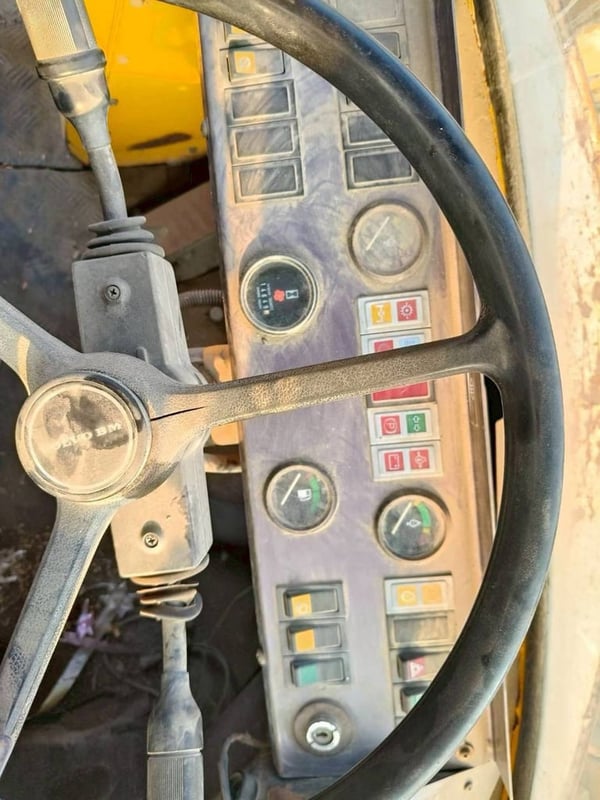 ขาย 280,000 รถตัก VOLVO 4600B 