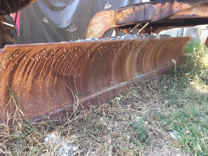 ขาย 195,000 รถเกรด เล่มทะเบียน KOMATSU GD600R ใบมีด 12 ฟุตรฃ เครื่องเกียร์ดีปั๊มแรง ระบบดีรถพร้อมใช้งาน 