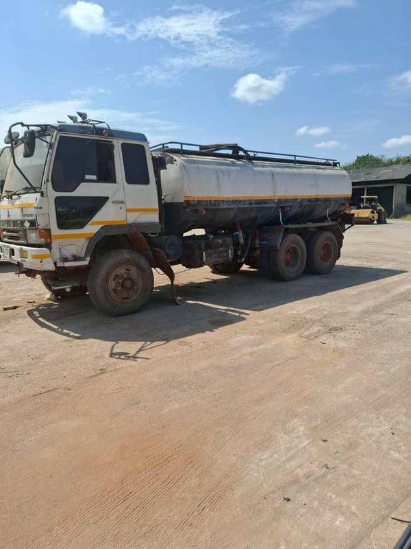 ขาย 425,000 รถ 10 ล้อบรรทุกน้ำ MITSUBISHI เครื่องดี ยางดี ครีชซีสวย ถัวน้ำสวย อุปกรณ์ดูด สเปรย์ พร้อมใช้งาน เอกสารพร้อมโอน 